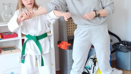 „Ćwiczę z mamą, ćwiczę z tatą”…czasem z siostrą, może z bratem – Karate