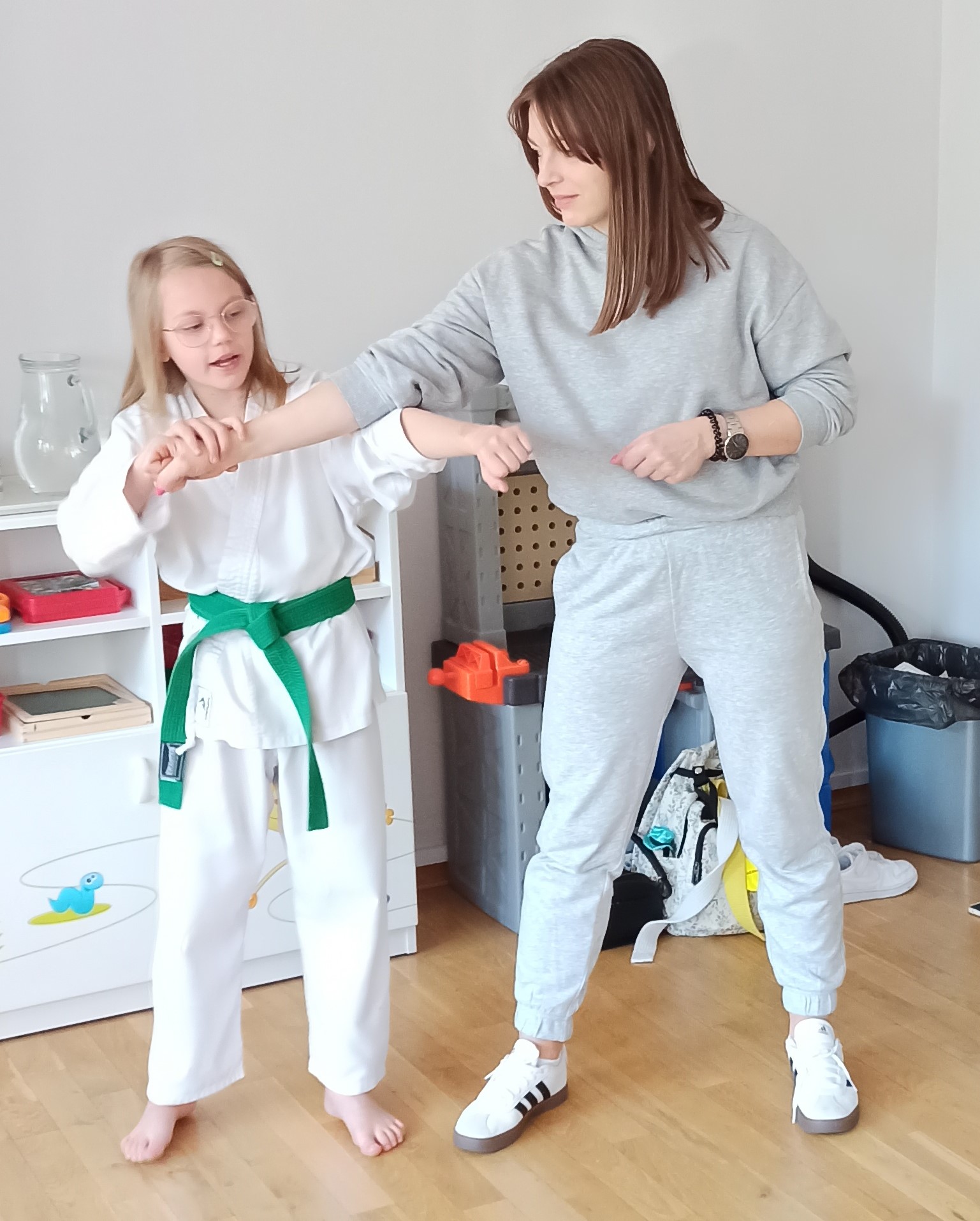 „Ćwiczę z mamą, ćwiczę z tatą”…czasem z siostrą, może z bratem – Karate